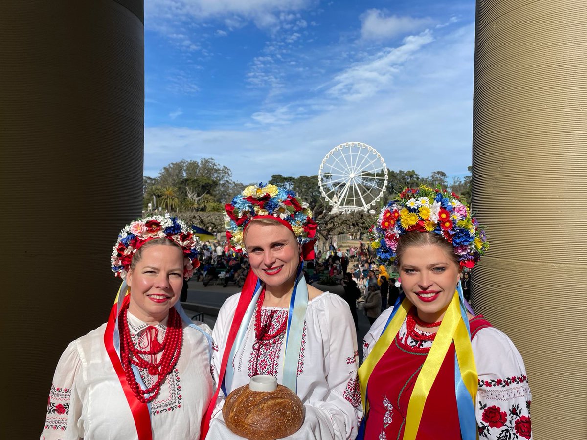 IlluminatedArts's tweet photo. #SF4Ukraine just topped $30,000 for @WCKitchen and relief efforts in #Ukraine 

You can support too!  https://t.co/Fn8zGbEBhT https://t.co/NIuskgHkVy