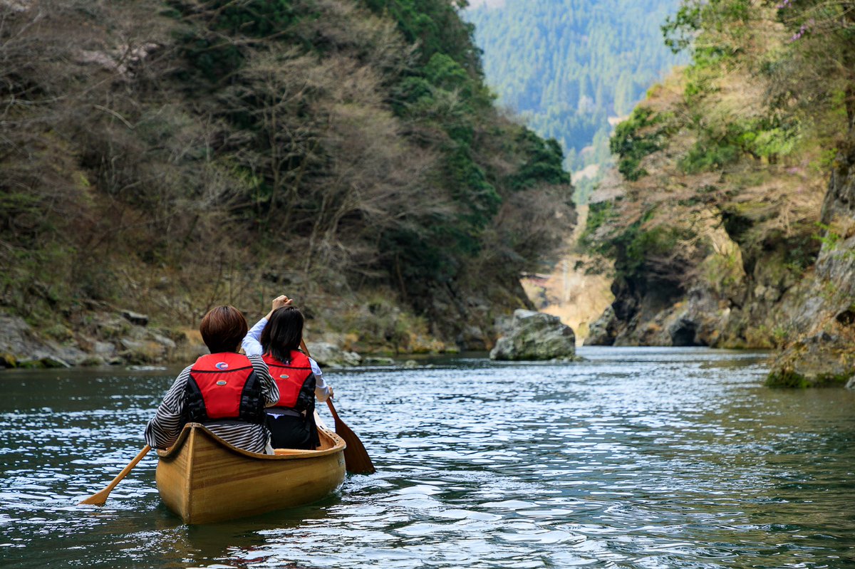 mountscape_'s tweet image. ちょうど昨年の今頃のカヌー散歩の様子です。
気温もあたたかくなり、カヌーにぴったりの季節になってきました🌼
もうしばらくするとまた緑が増え、藤の花が咲き始めます。
ぜひ緑が綺麗な季節に、白丸湖に訪れてみてくださいね。

#mountscape #カヌーのある生活 #奥多摩 #手作りカヌー #カヌー工房