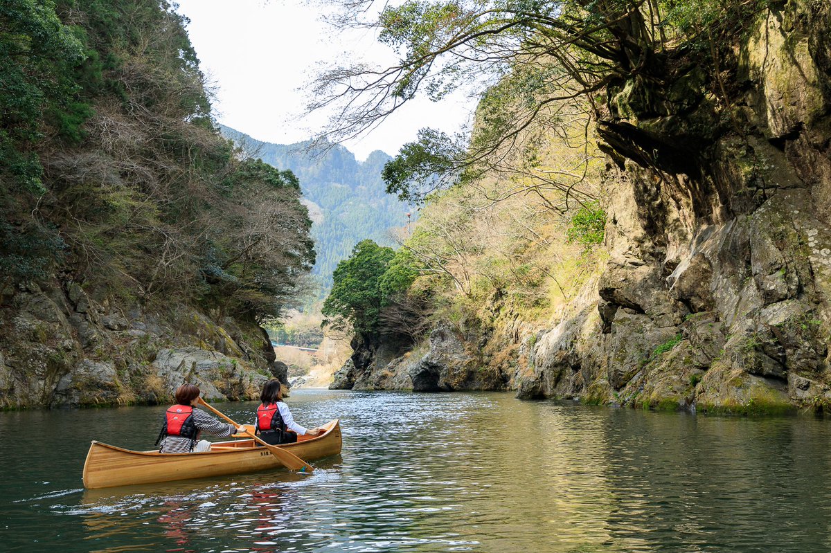 mountscape_'s tweet image. ちょうど昨年の今頃のカヌー散歩の様子です。
気温もあたたかくなり、カヌーにぴったりの季節になってきました🌼
もうしばらくするとまた緑が増え、藤の花が咲き始めます。
ぜひ緑が綺麗な季節に、白丸湖に訪れてみてくださいね。

#mountscape #カヌーのある生活 #奥多摩 #手作りカヌー #カヌー工房