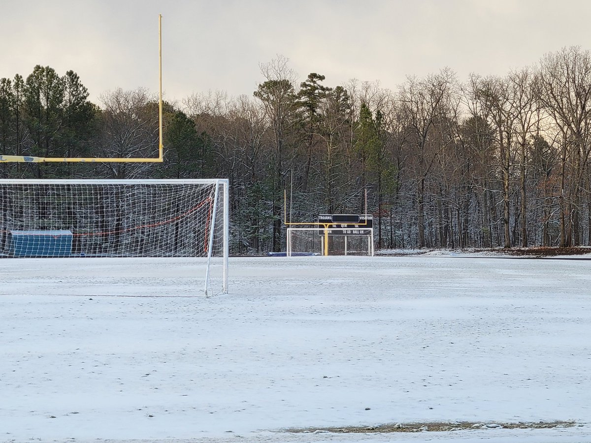 SoccerMomLa's tweet photo. Senior season for @GirlNameJake6 set to kick off in just about 48 hours from now. Let's go #Midlo #VaWeather #snow #soccer @midlogsoc https://t.co/bXTSqm8WEf