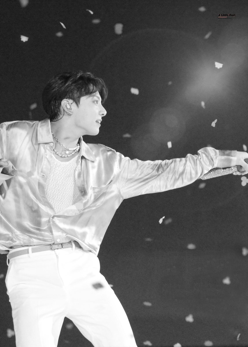ALD_bts's tweet photo. 20220312 
#방탄소년단  #PTD_ON_STAGE_SEOUL  #JK #전정국

𝑰''𝒎 𝒘𝒂𝒏𝒅𝒆𝒓𝒊𝒏𝒈 𝒕𝒉𝒓𝒐𝒖𝒈𝒉 𝒕𝒉𝒆 𝒓𝒂𝒊𝒏 𝒐𝒇 𝒑𝒆𝒕𝒂𝒍𝒔 𝒇𝒍𝒚𝒊𝒏𝒈 𝒊𝒏 𝒕𝒉𝒆 𝒎𝒂𝒛𝒆
'나리는 꽃잎 비 사이로 헤매어 달리네 이 미로' https://t.co/KZb4920UCK
