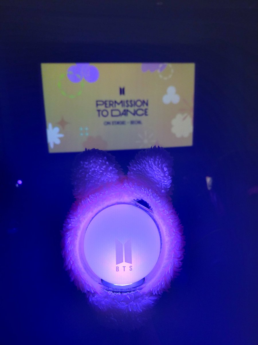 Gelou55534281's tweet photo. I had so much fun! 😊 Thank you to our dearest @BTS_twt! We purple you! 💜💜💜
#BTSARMY
#PDTLIVEVIEWING https://t.co/FmHWUJh7T3