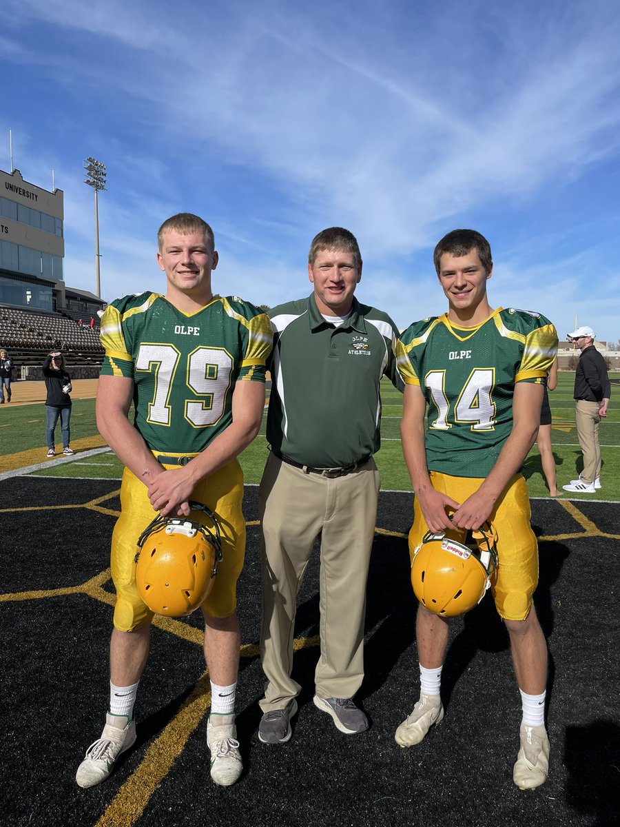 Chris Schmidt of Olpe is 4-0 in his last four state title games in football and basketball combined. All since November of 2020. Incredible. Schmidt has five titles to his name at Olpe (2014, 2020 &amp; 2021 🏈, 2021 &amp; 2022 🏀). Quickly becoming a KS coaching legend. #sportsinkansas