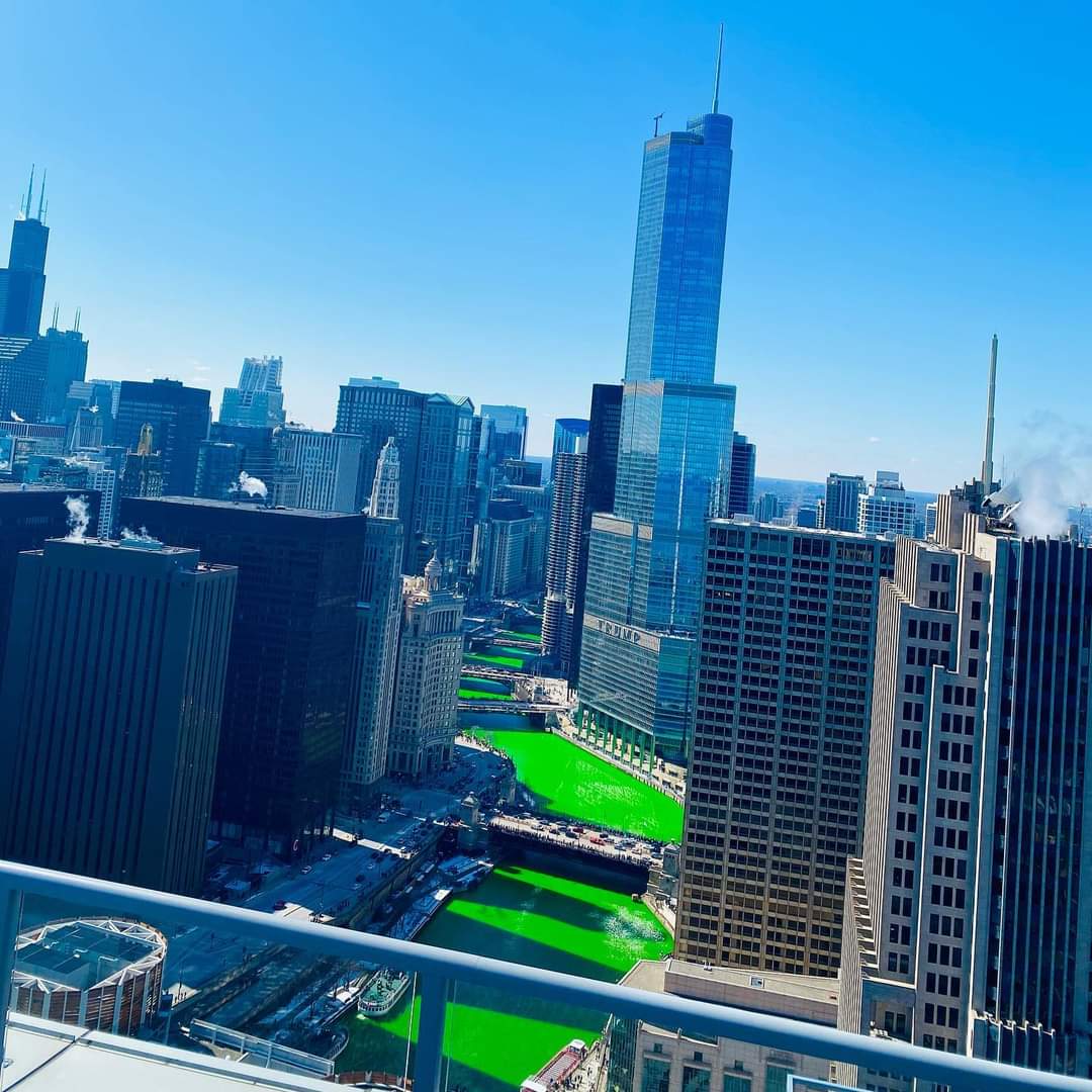 Kevin_7466's tweet photo. How it's going today. Love this town.
#ChicagoStPatricksDay https://t.co/hRRC0MR5tx
