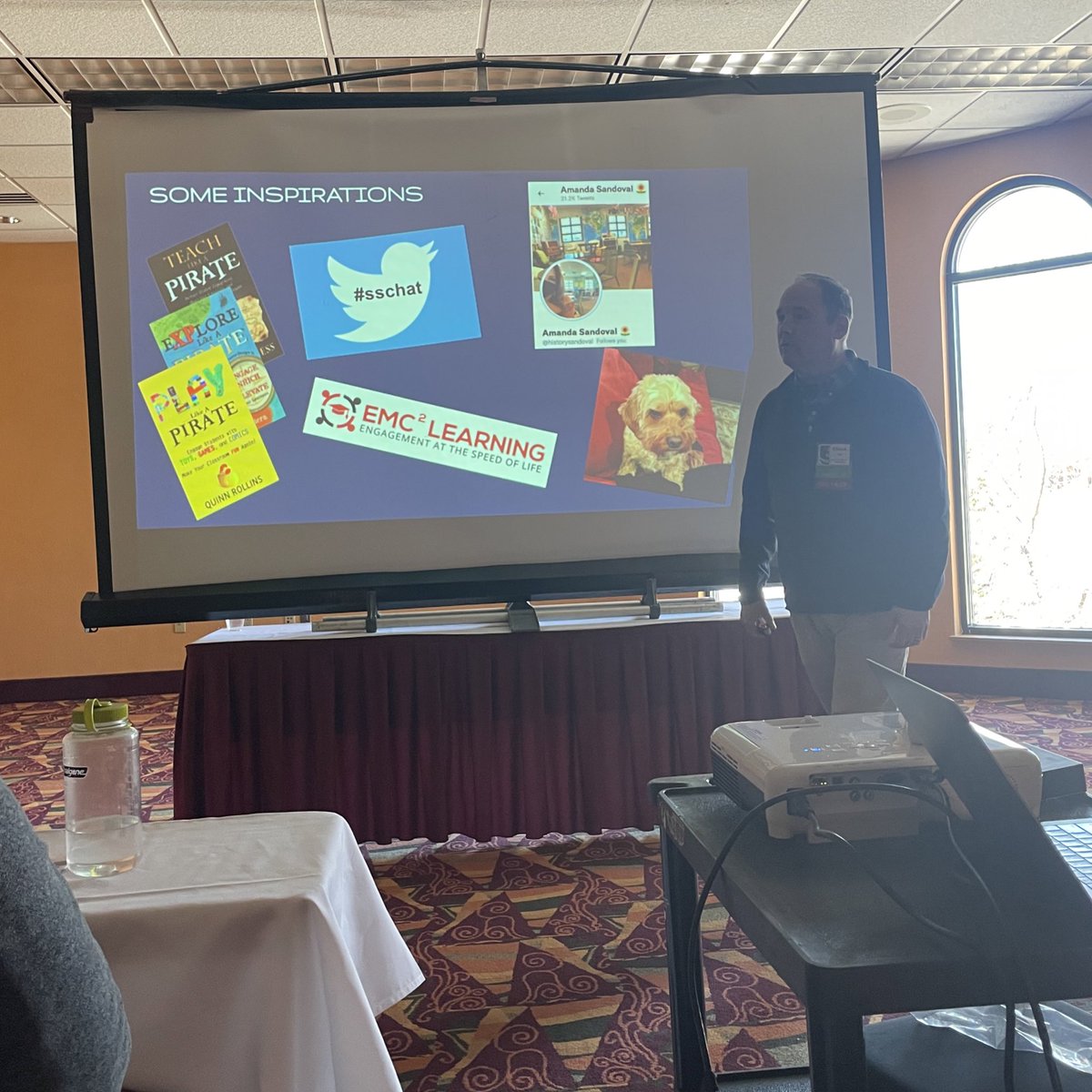 TheSSFrees's tweet photo. Checking out @Chucktaft at #WCSS22. #MustSeePresentee #SSChat https://t.co/Cl4wUjXl5o
