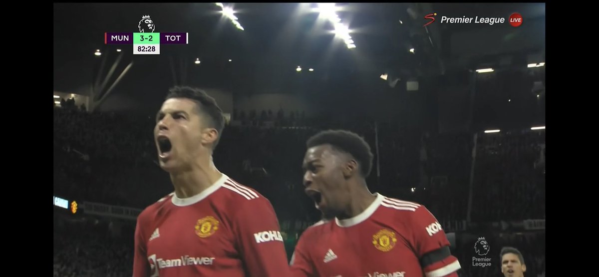 CR7_Factos's tweet photo. STAND AND DELIVER CRISTIANO! Not even his own captain can stop him winning the game for united!! #MUNTOT #cristiano https://t.co/iPTUsnwX1v