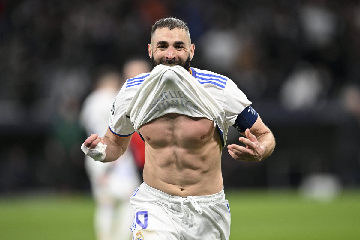 Squawka_Live's tweet photo. Tuesday: 33-year-old Robert Lewandowski scores a Champions League hat-trick

Wednesday: 34-year-old Karim Benzema scores a Champions League hat-trick

Saturday: 37-year-old Cristiano Ronaldo scores a Premier League hat-trick

The veterans are having their own competition. 😤 https://t.co/3CJTtjwlGJ