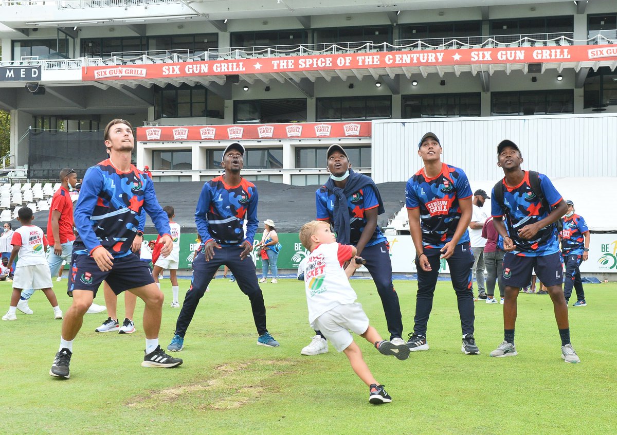 wp_cricket's tweet photo. Members of our Six Gun Grill WP Women and Men's squads, as well as our Academy players, were on hand to help out with the KFC Mini-Cricket Festival which took place at Six Gun Grill Newlands on Friday. (Grant Pitcher / Gallo Images) https://t.co/WCtfOfPxQd