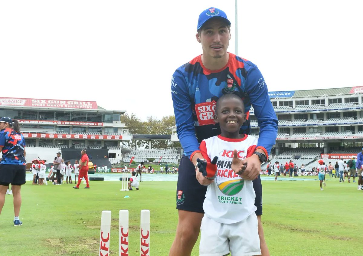 Members of our Six Gun Grill WP Women and Men's squads, as well as our Academy players, were on hand to help out with the KFC Mini-Cricket Festival which took place at Six Gun Grill Newlands on Friday. (Grant Pitcher / Gallo Images)