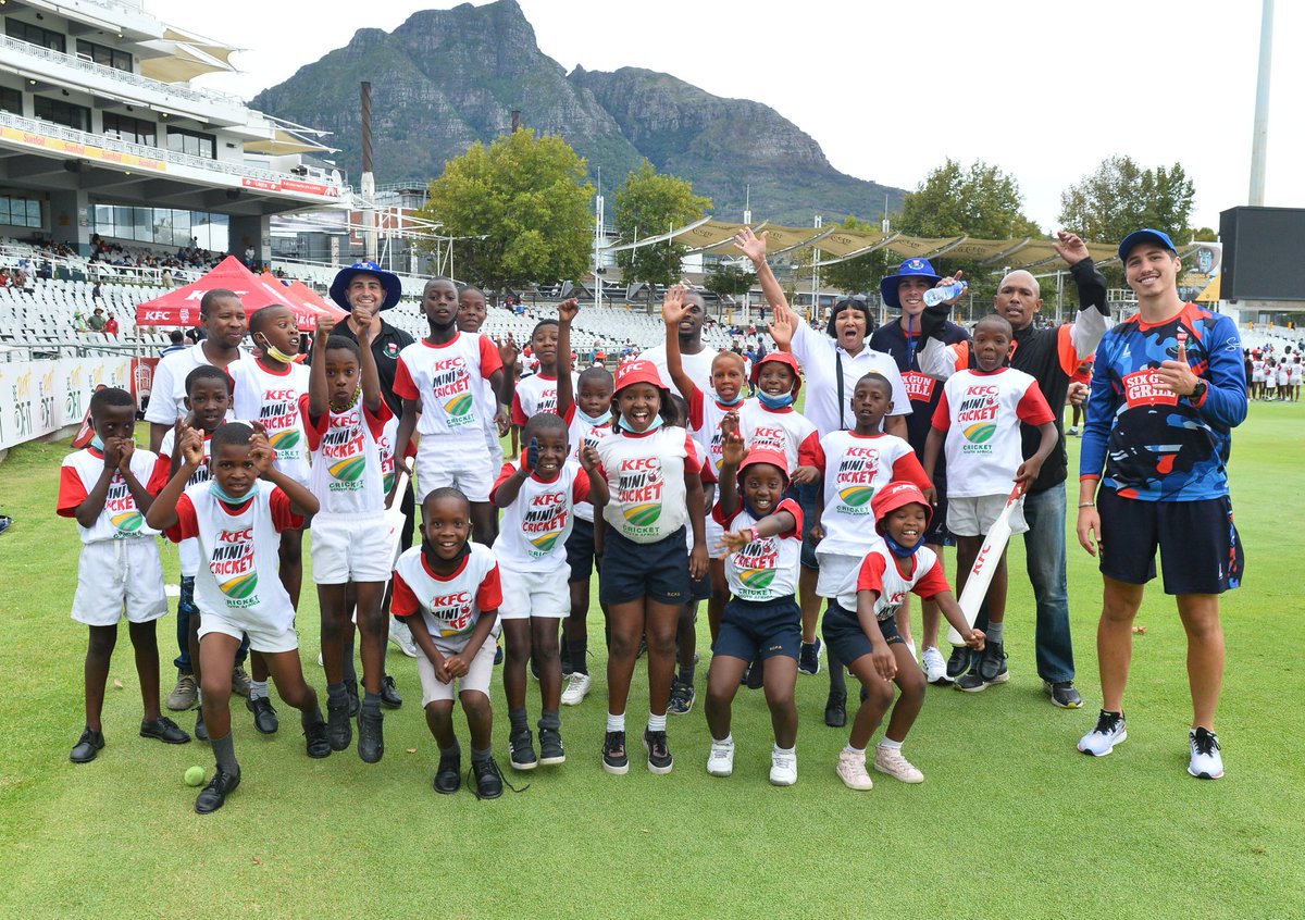 wp_cricket's tweet photo. Members of our Six Gun Grill WP Women and Men's squads, as well as our Academy players, were on hand to help out with the KFC Mini-Cricket Festival which took place at Six Gun Grill Newlands on Friday. (Grant Pitcher / Gallo Images) https://t.co/WCtfOfPxQd