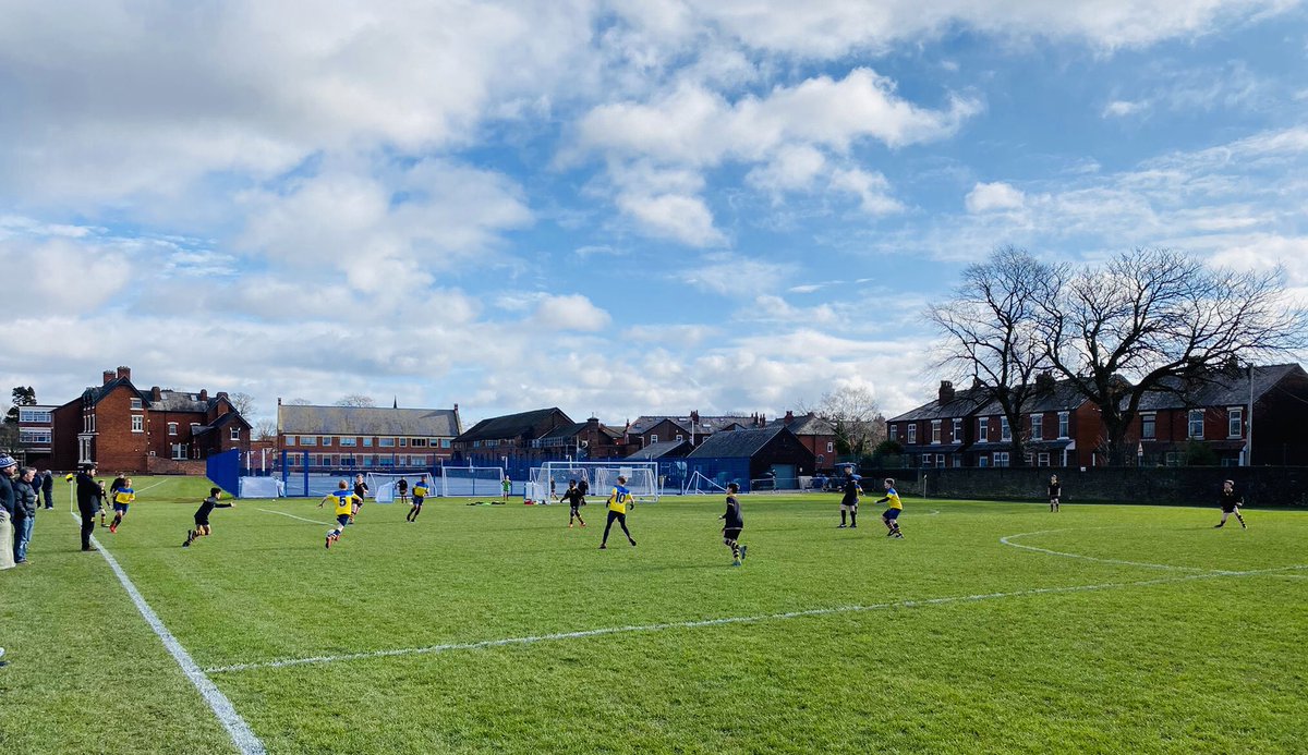 sbcm_pe's tweet photo. Thanks to @stockportgs  for the fixtures this morning ⚽️🔥 
2 loses
1 draw 
3 victories ⚽️@StBedesCollege https://t.co/C5xMr2aIpQ
