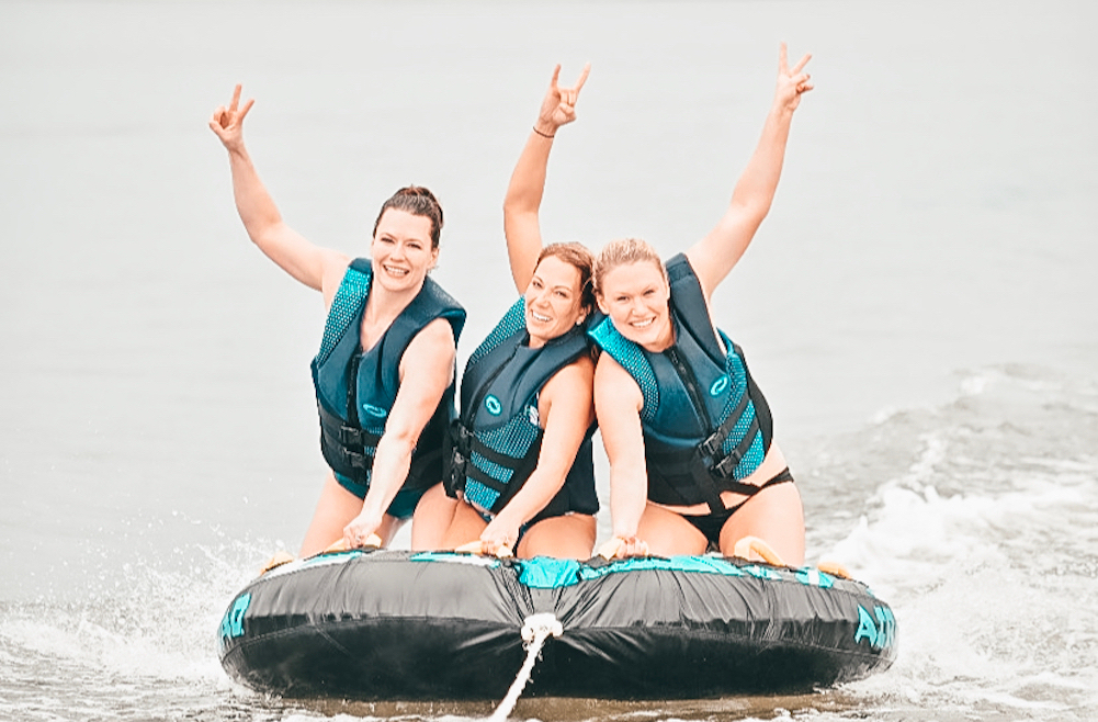 Who else is ready to say "peace out" to this cold weather? ✌️

We can look forward to warmer days together! Book your next day on the lake with us at High Tide Rides! 🌊