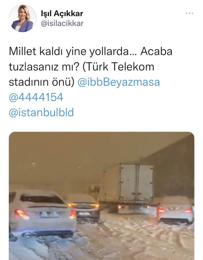 TRT Haber Sunucusu Işıl Açıkkar, Ulaştırma Bakanlığı’nın sorumluluk alanı olan TEM Otoyolu’nda mahsur kalan araçları paylaşarak İBB’yi sorumlu tuttu.🤦🏻‍♂️