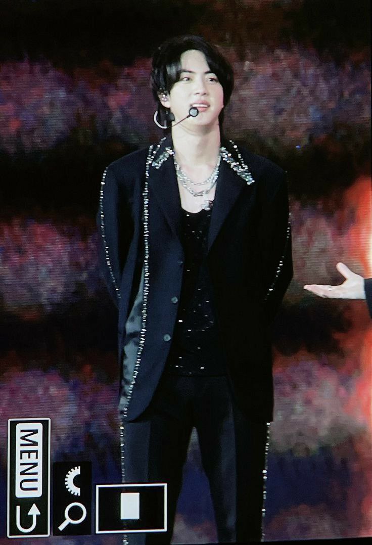 only_hope_4ever's tweet photo. Jin D-2💜
#JIN #Yours_Jin #ALL ROUNDER JIN #PTD_ON_STAGE_SEOUL #PTDLIVEVIEWING #PTD_ON_STAGE #PTD_ON_STAGE_SEOUL_D2 https://t.co/kgAVzIYRMY