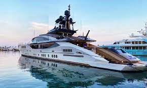 viaggrego's tweet photo. #Clamoroso effetto #Boomerang delle #Sanzioni alla #Russia: "L'#Italia sequestra gli #Yacht degli oligarchi #Russi, ma dovra' "#mantenerli" a spese #proprie e degli #Italiani! https://t.co/bGrQLnJUNF https://t.co/JEnD8csk6S