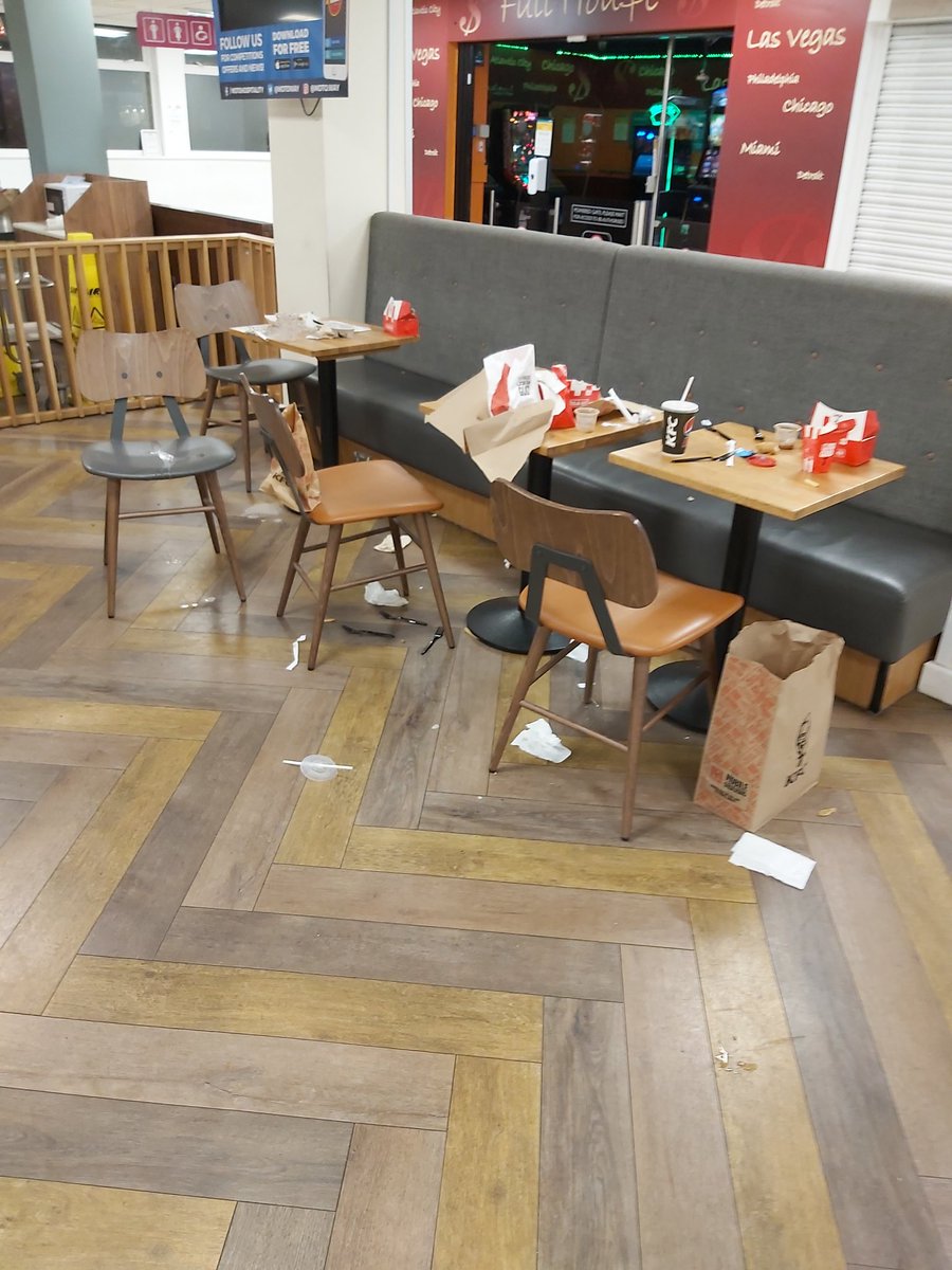 Dlnorton150879's tweet photo. Toddington services never disappoints 😞 #kfc #Toddingtonservices https://t.co/sOkKVbeTGQ