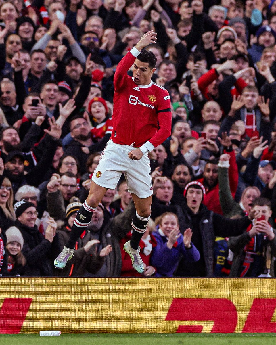 sportbible's tweet image. Cristiano Ronaldo broke the all time goalscoring record with a hat trick 🐐

sportbible.com/football/crist…