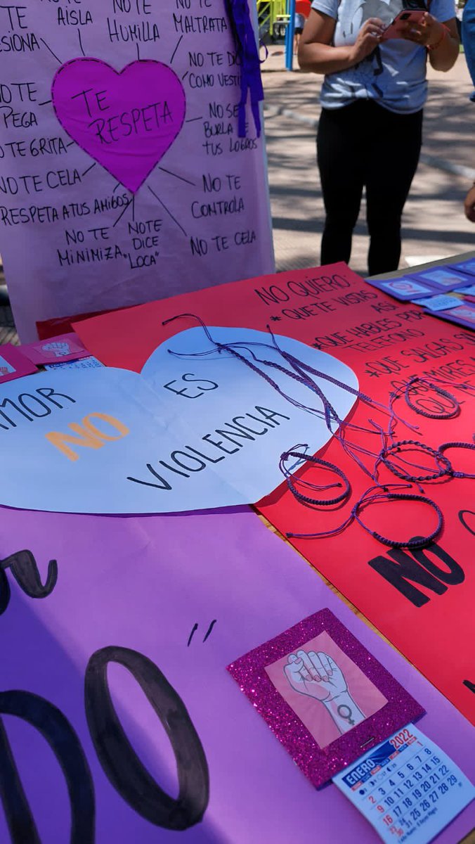 SanndraMariela's tweet photo. ¡FESTIVAL “LA BROWN”!
Hoy participamos del encuentro de mujeres en la plaza Brown junto a las compañeras del Envion Mundo Feliz de ambas sedes (Don Orione y Glew), donde repartirmos pulseras que nuestrxs chicxs del programa Envion hicieron para poder exponer en el stand. https://t.co/oQ4Nlrq6yR