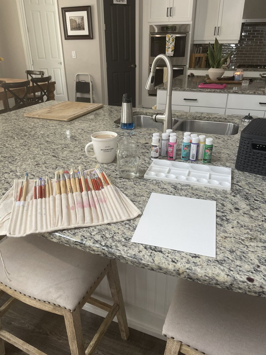 hillygoodyear's tweet photo. Found my old brushes, its been a few years, excited for this blank canvas and thankful for a free-ish afternoon. Inspire me George. #acrylicpainting #georgewinston #inspiration #creativesaturday https://t.co/XjyY0jz3dZ