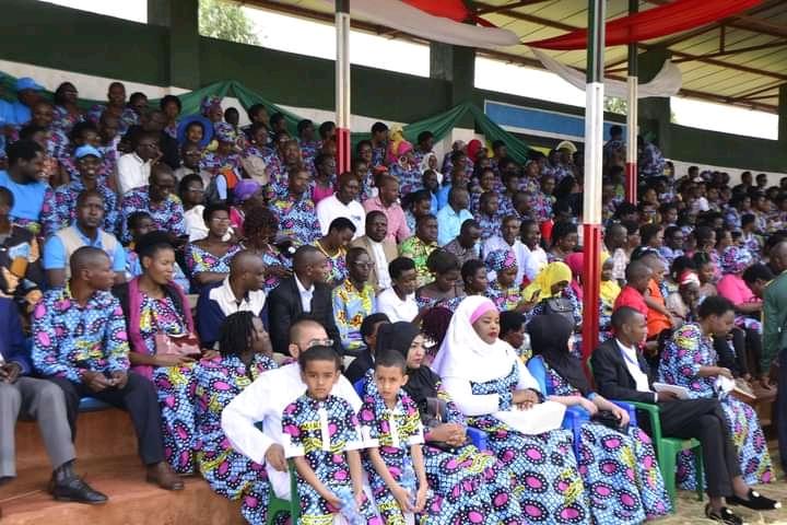 ShikirizaB's tweet image. The women of #Gitega are called upon to massively open their accounts in the Women's Investment &amp;amp; Dvpt Bank recently launched in Gitega.
They're also called, by Alida #Manariyo, President of Women's Forum in @Gitega, to work together to develop themselves.
bit.ly/3t5KmrG