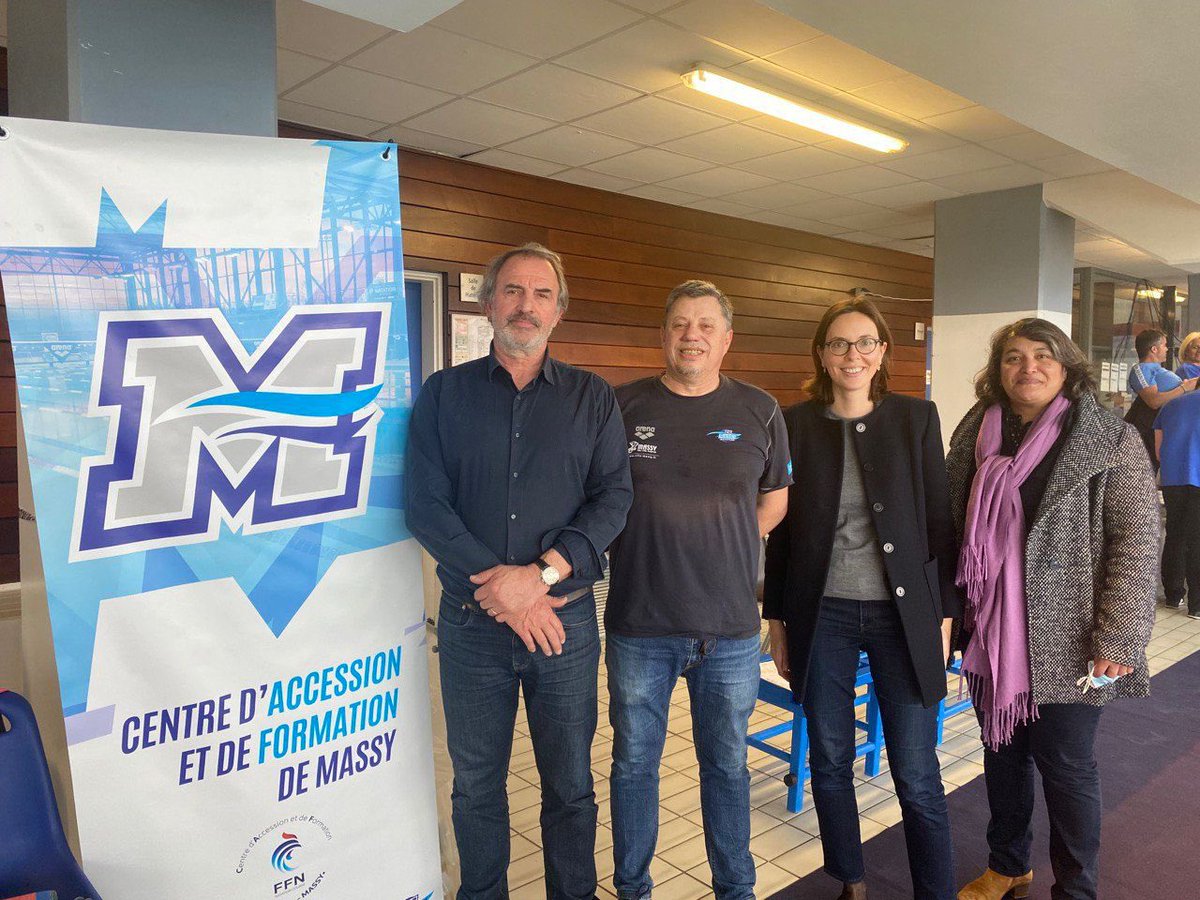 StephanieAtger's tweet photo. Présente cet après-midi au club de natation de @villedemassy avec @AdeMontchalin pour vivre une nouvelle compétition à l’invitation du président de l’#esmassynatation. Le sport quotidien doit faire partie de nos priorités, et permettre de faire émerger les champions de demain. https://t.co/4Uherg5xD8