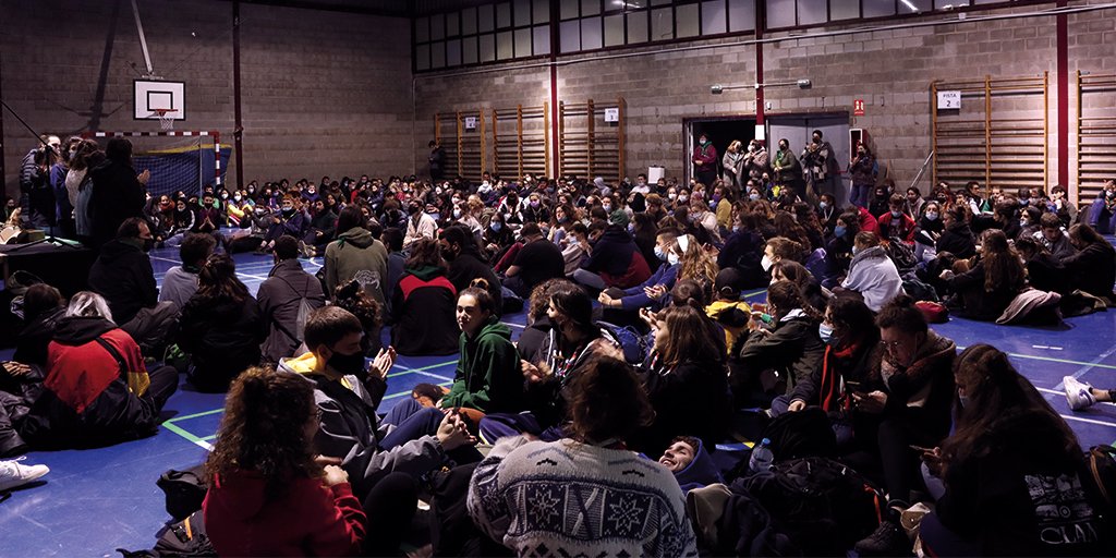EscoltesCat's tweet photo. Donem per acabada la #TROFO22 i el #SALT22, les més multitudinàries dels últims anys. Marxem carregades d'aprenentatges i experiències i molt satisfetes d'haver-nos pogut trobar presencialment!

Moltes gràcies a totes les que ho heu fet possible! Mai deixem de formar-nos💚💛💜 https://t.co/Ru4ee2QNpM
