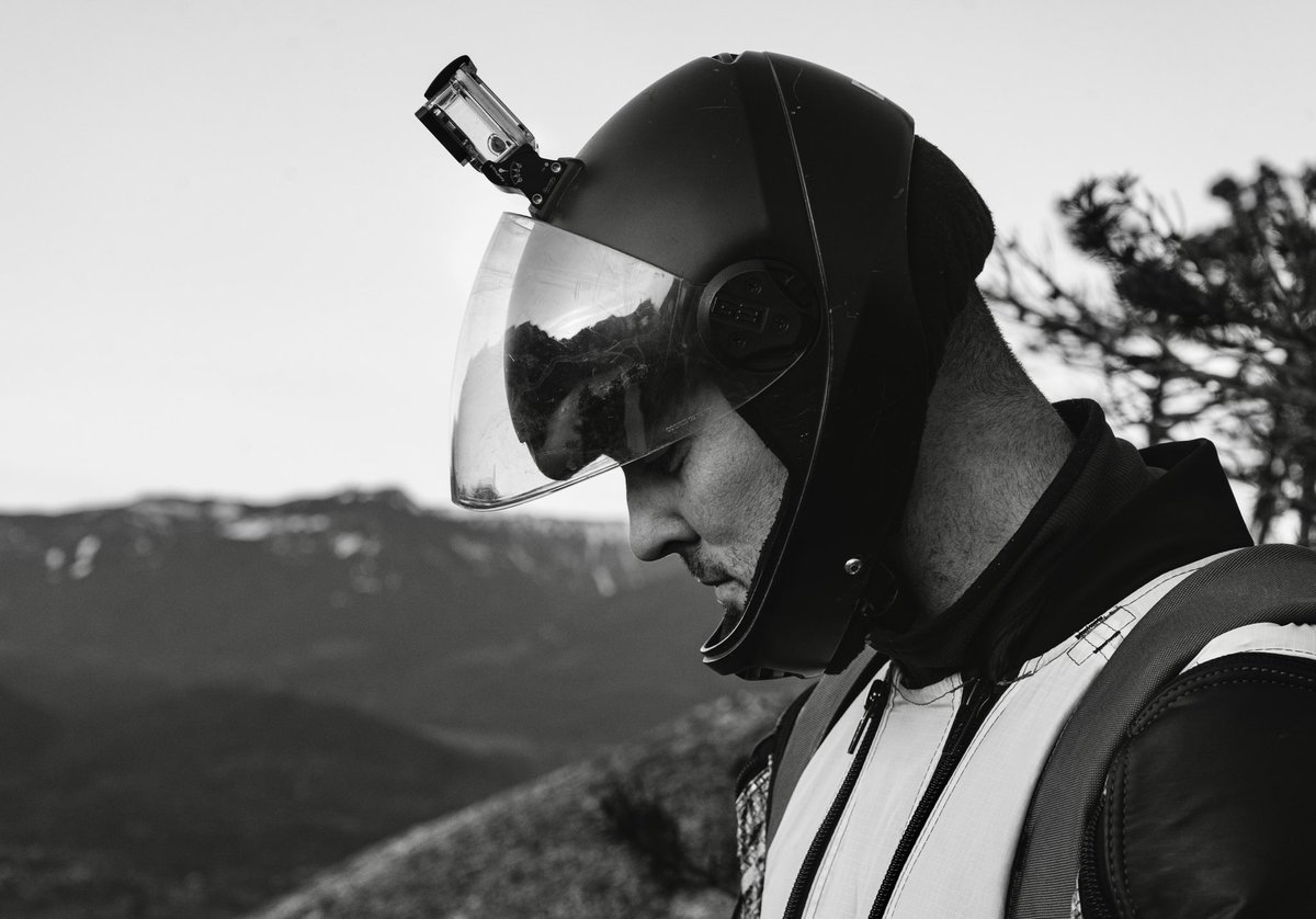 Tbrown___'s tweet photo. Met a complete stranger who wanted  to base jump off the Squamish Chief the other day https://t.co/e11lunxBOR