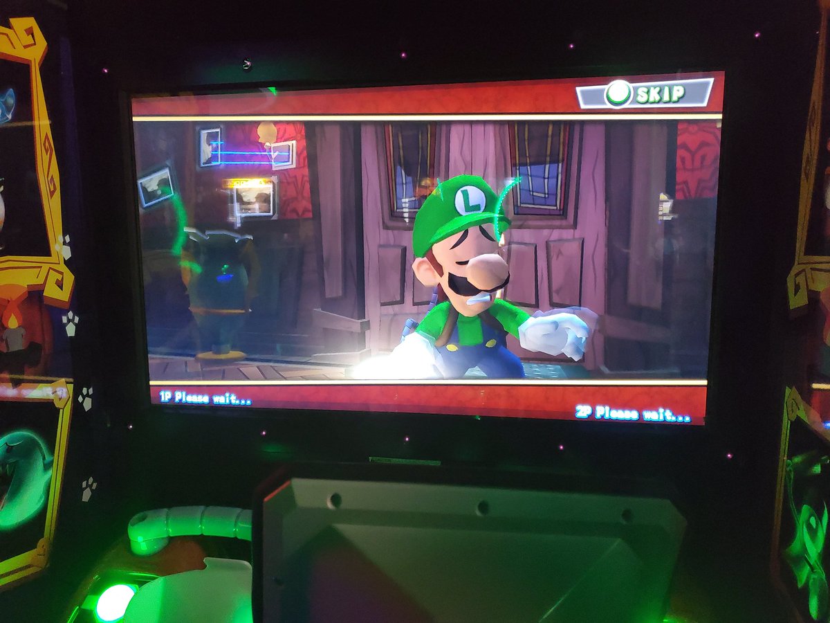 SilentBates's tweet photo. Me and my Bros playing Luigi's mansion at Dave and busters @SmithMungin #twitterlessDave https://t.co/55gv1lHvLF