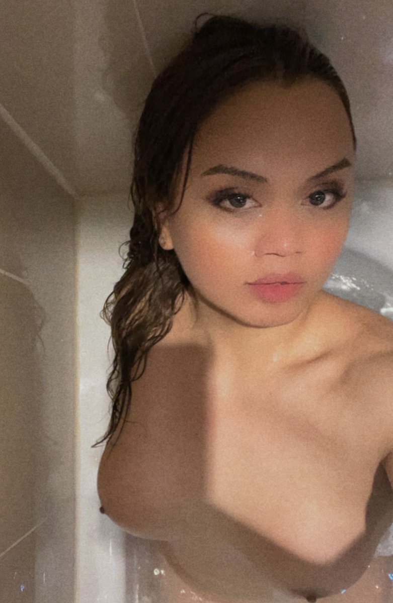 Misssapiosexual's tweet photo. Weekend baths. 💕 Come and join me? https://t.co/x269BarrzN