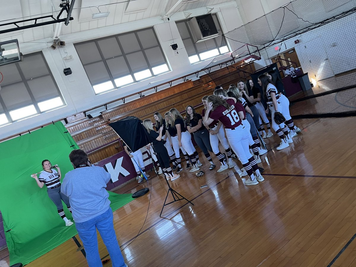 media day photo shoot for the softball girls. Excited to use these for game day posts this season #MusketeerSoftball #redbud132