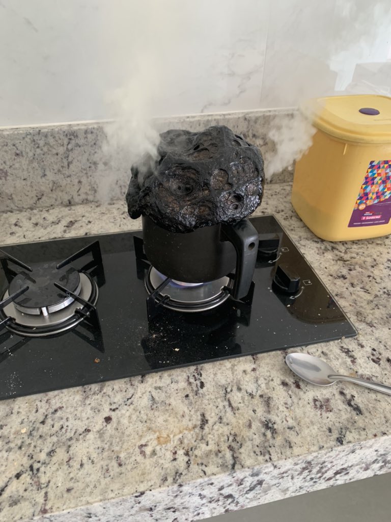 genitaldepombo's tweet photo. Galera não esqueçam a água do café no fogo por tempo indeterminado 👍 https://t.co/wPA0Rs00iV