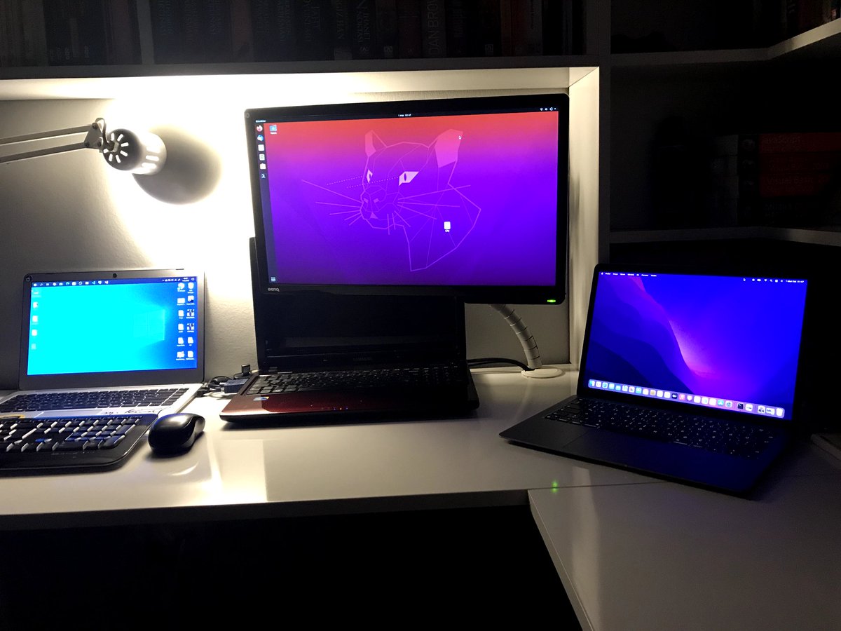 Yeni çalışma masam... Windows- Ubuntu-Mac  kullandığım doğrudur. Cidden cross platformunu bakmak her birini kullanmak gerekiyor.  ...var bi hayalimiz ... Öğrenmeye yazmaya devam... #programming