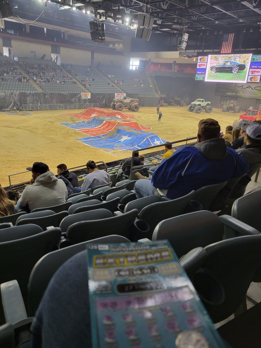 Freund_Builder's tweet photo. Scratch off tickets at a monster truck rally.
Living my best life. https://t.co/1F43TQnSZ1