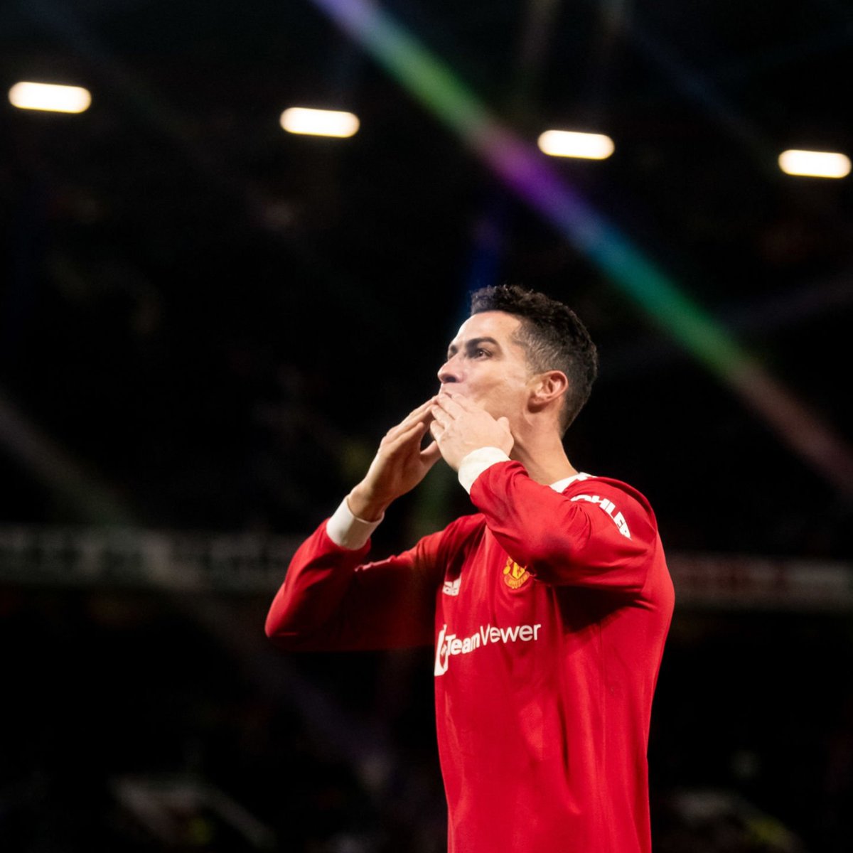 InvictosSomos's tweet photo. Cristiano Ronaldo:

➤ Máximo goleador histórico del fútbol (807).
➤ Máximo goleador histórico de selecciones (115).
➤ Máximo goleador histórico del Real Madrid (450).
➤ Máximo goleador histórico de la Champions (140).
➤ Máximo goleador histórico de la Euro (14).

THE BEAST. https://t.co/1UpNyMqmDY
