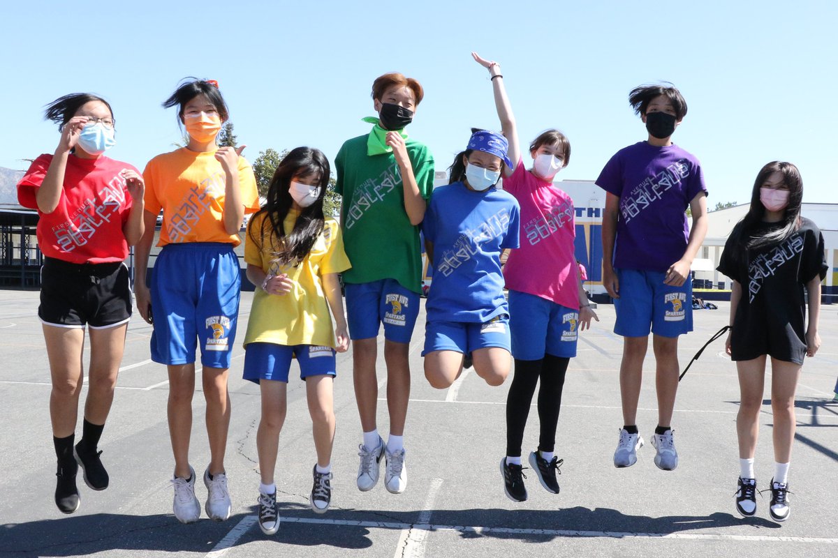FirstAveMS's tweet photo. 👏🏻Congrats 8th Grade Spartans!🎉 You did it! We are so proud of you! 💙💛#FAolympics 💛💙(Thanks to @bsyvolunteer for photos in this thread) @ArcadiaUnified #FApride #BetterTogether #Champions https://t.co/IcImokSqxd