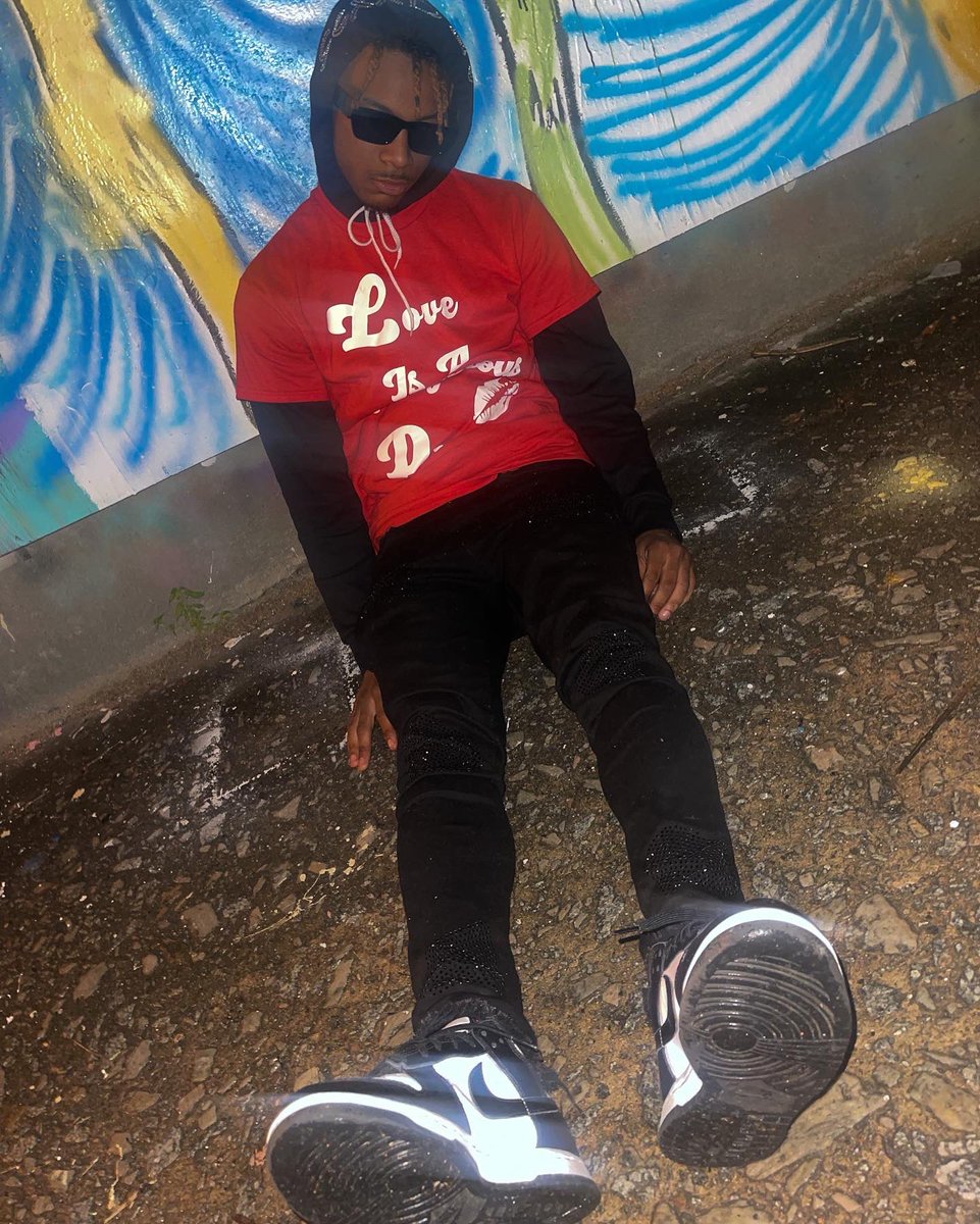 _Kentrez_'s tweet photo. Popular Loner😪💔

#SexxDrv https://t.co/EEuLYkHRKr