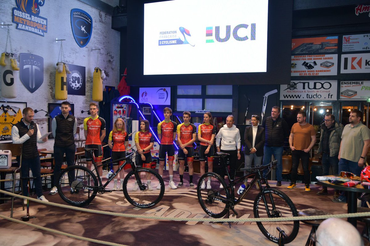 PtiTatu's tweet photo. Quelle belle soirée de présentation du Team Superior Rafalsocks ! 🎤 😀

Merci à toutes et tous d’être venus, collectivités, sponsors privés, Joel Gacoin parrain de cette promotion 2022 🙏

La saison est lancée désormais 💪

Merci Au Novick's Stadium pour l’accueil👌 https://t.co/5aEOWBiLf8