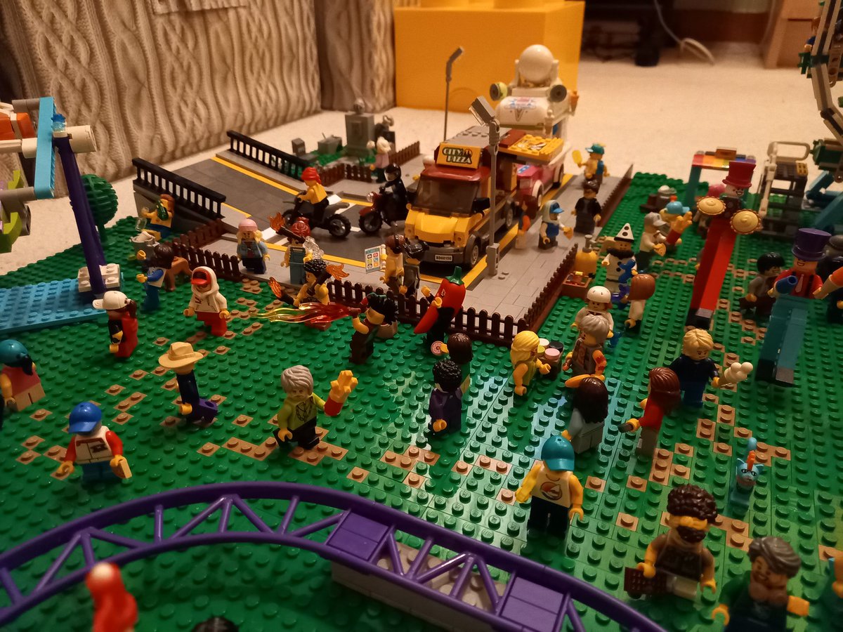foxyblocks's tweet photo. My fairground is complete! Lots of rides (all move), visitors enjoying the food, face painting, balloon animals and fire breathing. Small cemetery in the top left with a spooky resident. 🎡🎢🎠🍟🍕🔥

#tartanlug
#LEGO https://t.co/hzKrvpk5ZW