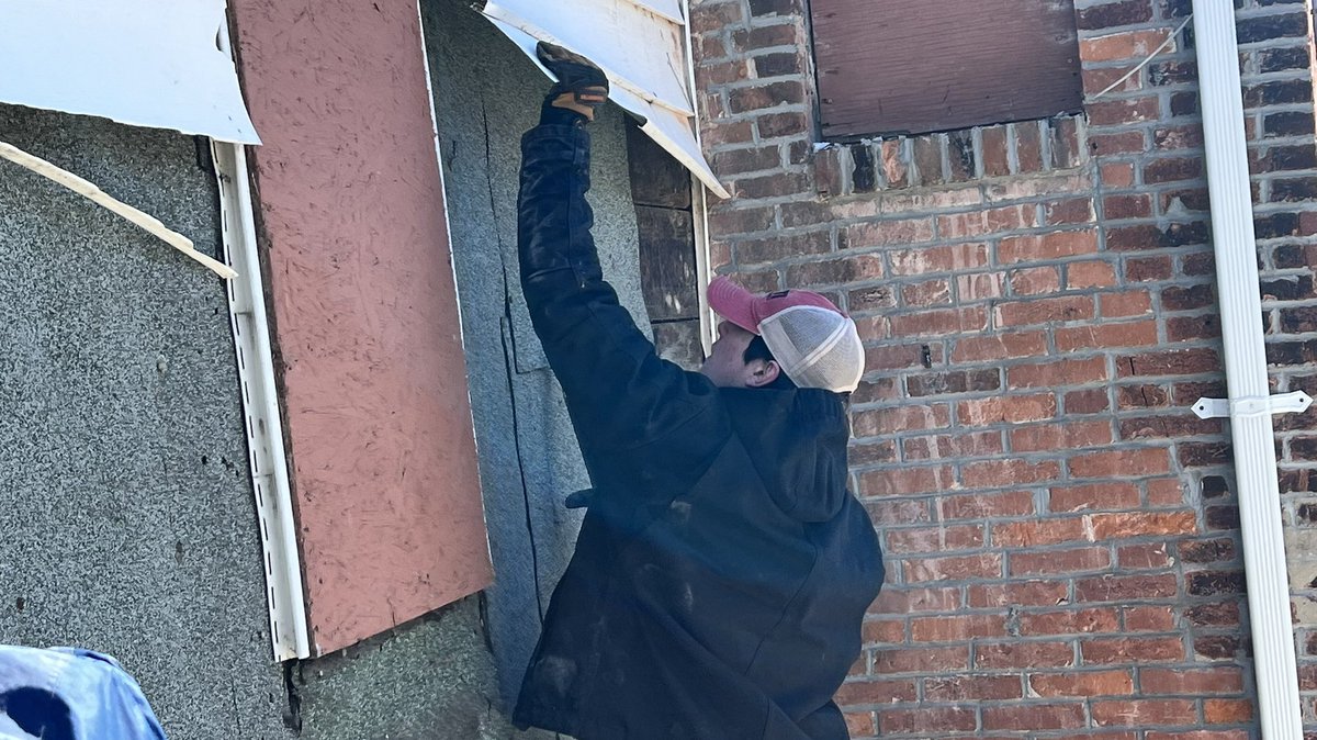DeSmetJesuitHS's tweet photo. Great to see our #Spartans starting off their #SpringBreak by helping out at @grand_north #Men4Others #AMDG #SolomonProject https://t.co/UoZFRITNYK
