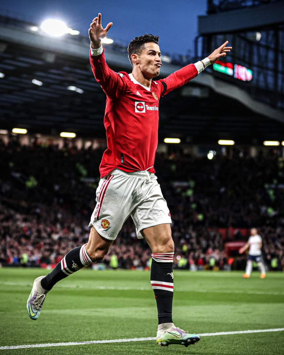 idextratime's tweet photo. RESMI : Cristiano Ronaldo kini menjadi pemain dengan catatan goal terbanyak sepanjang sejarah olahraga ini! 🔥

🇵🇹 Cristiano Ronaldo - 807 goal
🇦🇹 Josef Bican - 805

The greatest. #CR7𓃵 https://t.co/jNwv1fzo66