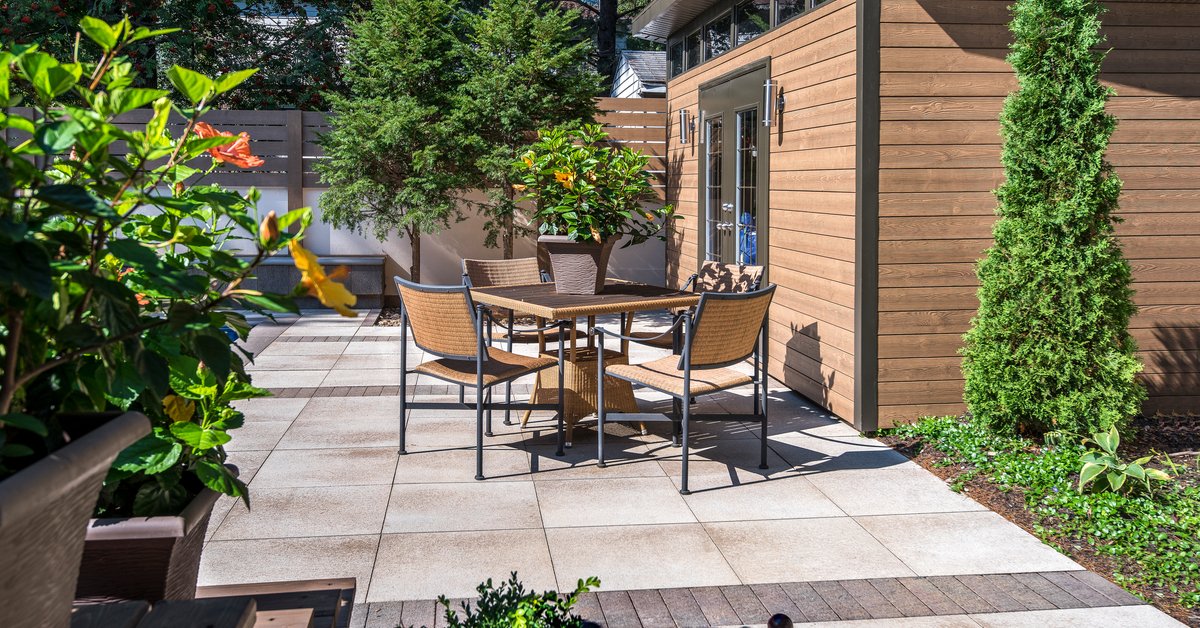 UnilockLife's tweet photo. Spring is just around the corner! Make sure your patio is ready for the season!
⏰ Tomorrow is daylight savings, so don't forget to set your clocks ahead one hour!
#Unilock #springforward #saturdayspotlight #patioviews #homedesigntrend https://t.co/nR702efOX0