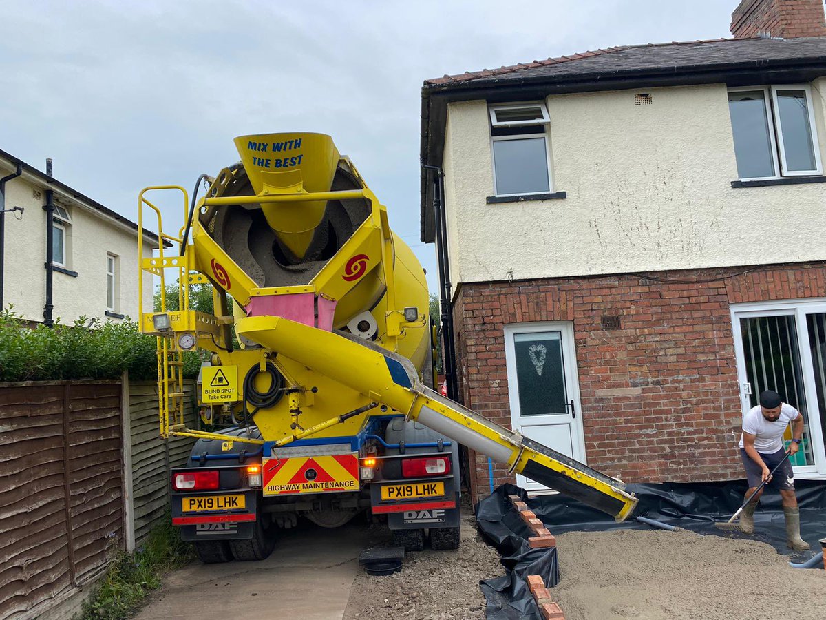 HandyConcrete's tweet photo. We are hiring! Come &amp; join a great team here at Handy Concrete! Concrete mixer drivers required. Experience preferred but not essential as full training will be given to the successful applicant. Message us or email cv’s to myles@handycc.co.uk https://t.co/2g2W1W9Irg
