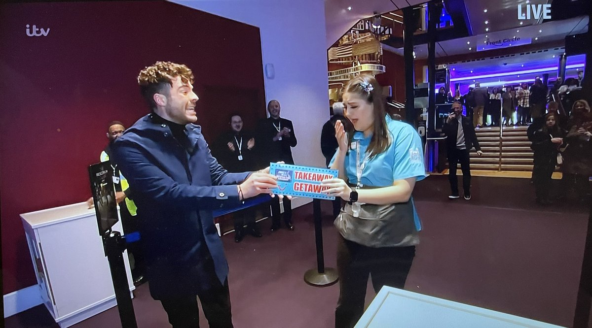 brumhippodrome's tweet photo. Did you spot our amazing VSA Amani being surprised right here at Birmingham Hippodrome on @antanddec @itvtakeaway tonight? 👀 

Super proud of Amani winning a #TakeawayGetaway for all her hard work 👏👏 

#SaturdayNightTakeaway https://t.co/ZDNpBspOuO