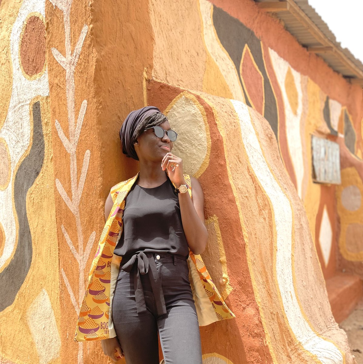 GabdoOuattara's tweet photo. #carnetdevoyage ✍🏽
Festival BOGOJA 2022
J’ai été éblouie par les différentes couleurs des maisons, difficiles de ne pas réagir face à la beauté des décorations. Ce festival incite la population de Siby à promouvoir la Culture à travers des décorations de concessions.
#bogoja https://t.co/G7rhULcKDL