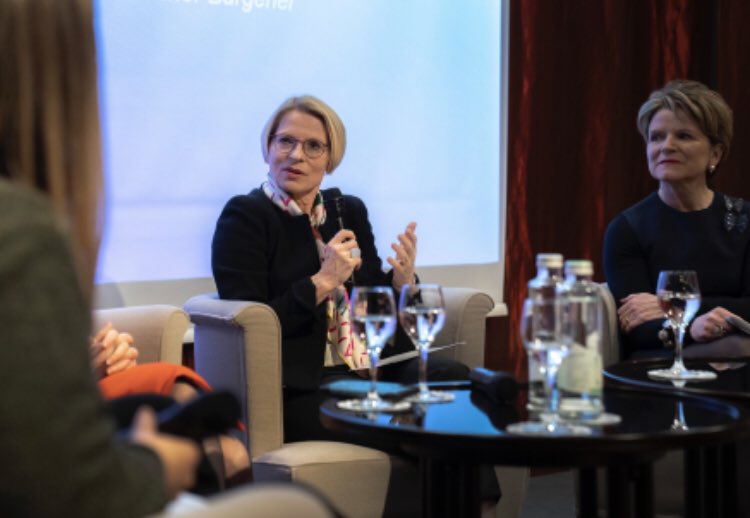 swiss_women's tweet photo. Unique moment and historic milestone: this week we welcomed all 5 #Swiss🇨🇭 State Secretaries to discuss #Ukraine and #genderequality #leadership
Very inspired by these amazing #womenleaders ! 💪👏
#InternationalWomensDay2022 

Photo credits: EDA https://t.co/l5UYBH4sj9