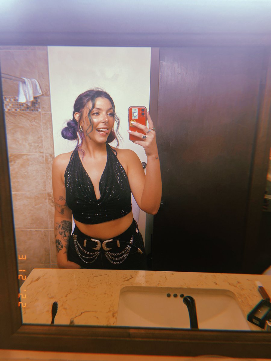 aubbbunny's tweet photo. I feel hawtttttt 🖤 https://t.co/K5merXe3rk