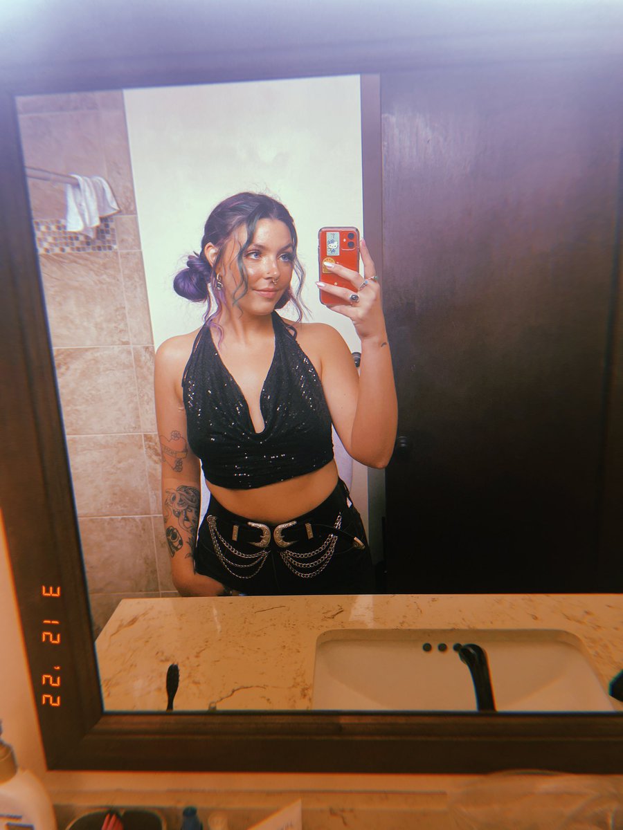 aubbbunny's tweet photo. I feel hawtttttt 🖤 https://t.co/K5merXe3rk