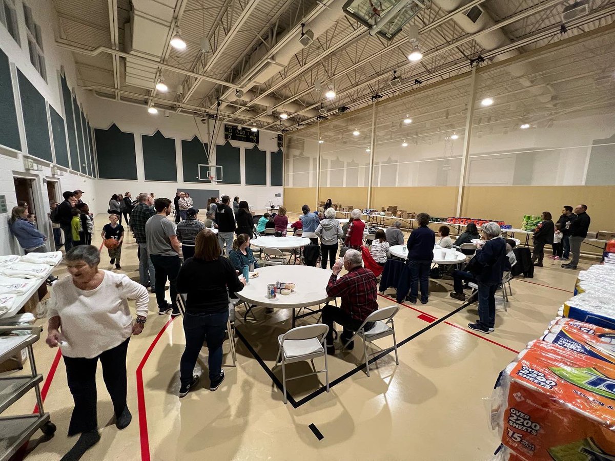 ChrisPhillipsCO's tweet photo. You all!!!!! One Church // Two Locations coming together to pack 200+ boxes for 1,000 Afghan refugees coming into our city!!!! Let’s Go!!!
This is our #FORDenver serve weekend and my heart is FULL!!!
@RBCDenver @journeypointco @senddenver @srdenverco https://t.co/wh49LMhtcl