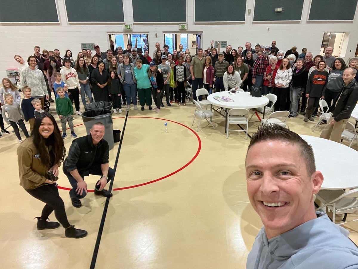 ChrisPhillipsCO's tweet photo. You all!!!!! One Church // Two Locations coming together to pack 200+ boxes for 1,000 Afghan refugees coming into our city!!!! Let’s Go!!!
This is our #FORDenver serve weekend and my heart is FULL!!!
@RBCDenver @journeypointco @senddenver @srdenverco https://t.co/wh49LMhtcl