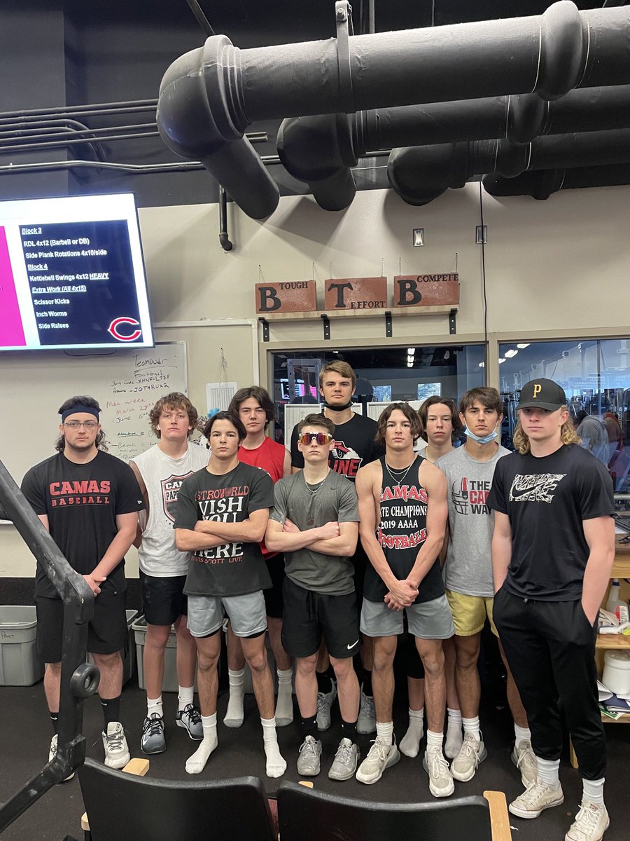 PapermakerFB's tweet photo. Baseball, Lacrosse, Rugby and track and field. These multi-sport DUDES have an afternoon sport going on but still find time to get their morning lift in. Who says you can’t lift on gameday?We know where it starts. #BTB https://t.co/4vJNuHrju8